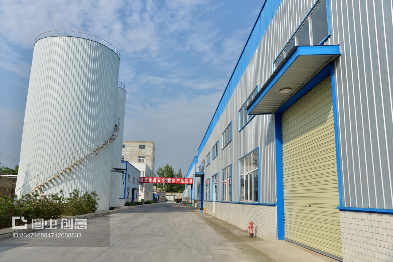 原油之下 炼油工厂车间的格律与现实